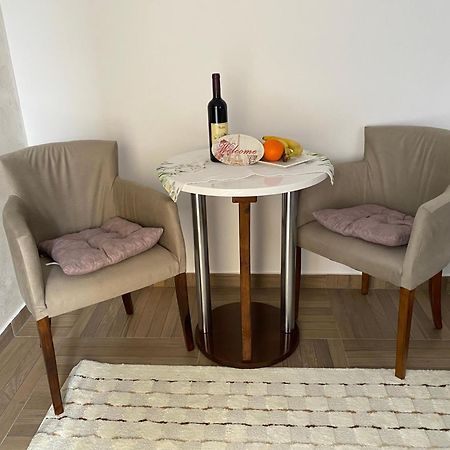 Apartmani Emily & Jully Nikšić Екстериор снимка