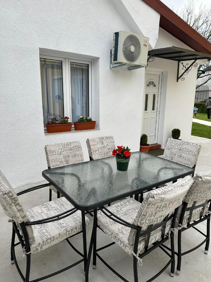 Apartmani Emily & Jully Nikšić Екстериор снимка