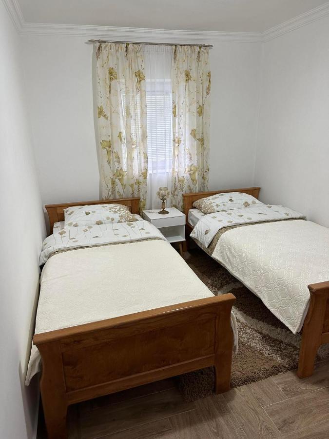 Apartmani Emily & Jully Nikšić Екстериор снимка