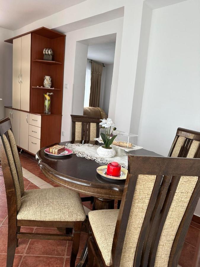 Apartmani Emily & Jully Nikšić Екстериор снимка