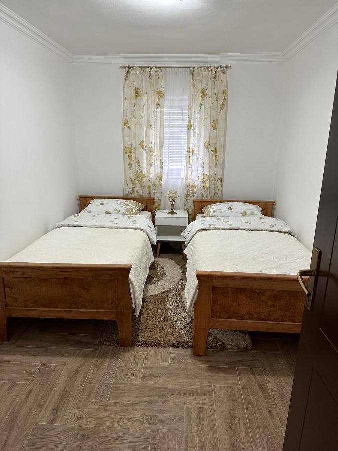 Apartmani Emily & Jully Nikšić Екстериор снимка