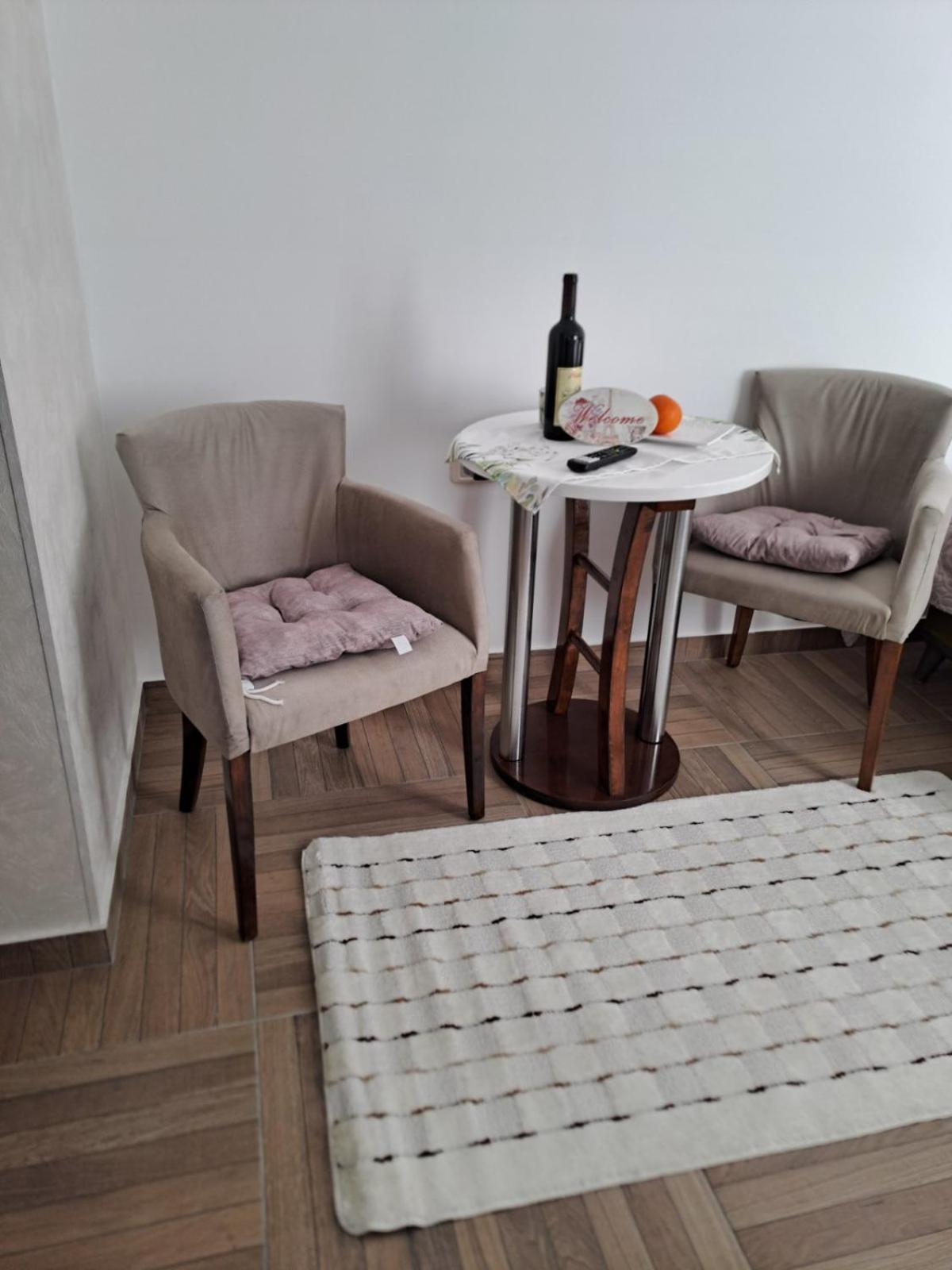Apartmani Emily & Jully Nikšić Екстериор снимка