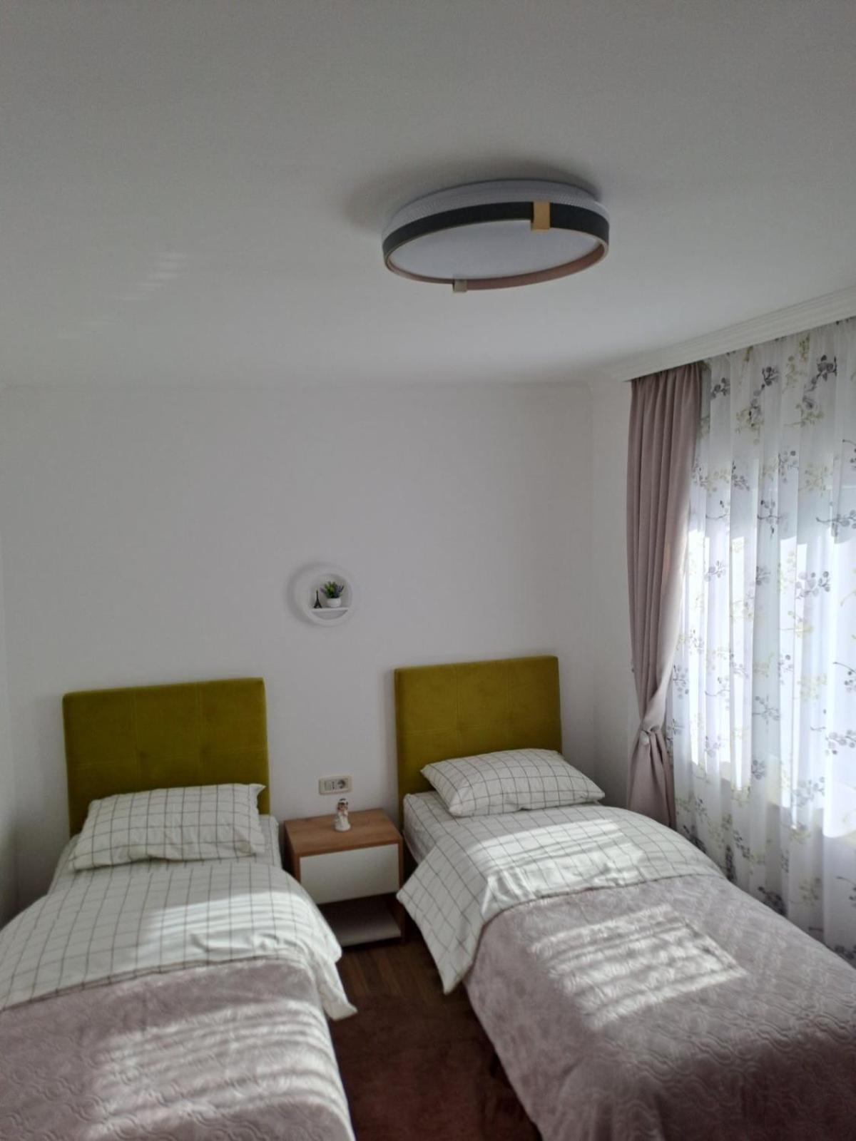 Apartmani Emily & Jully Nikšić Екстериор снимка