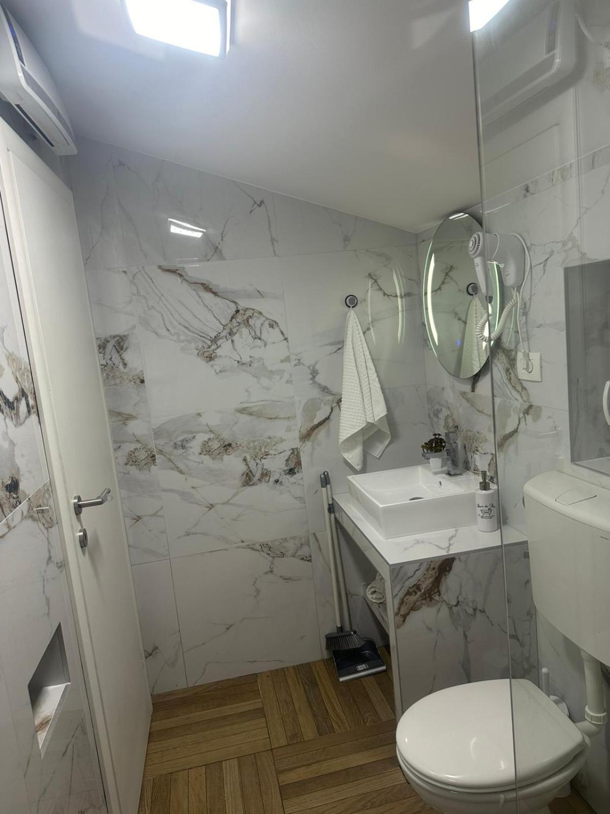 Apartmani Emily & Jully Nikšić Екстериор снимка