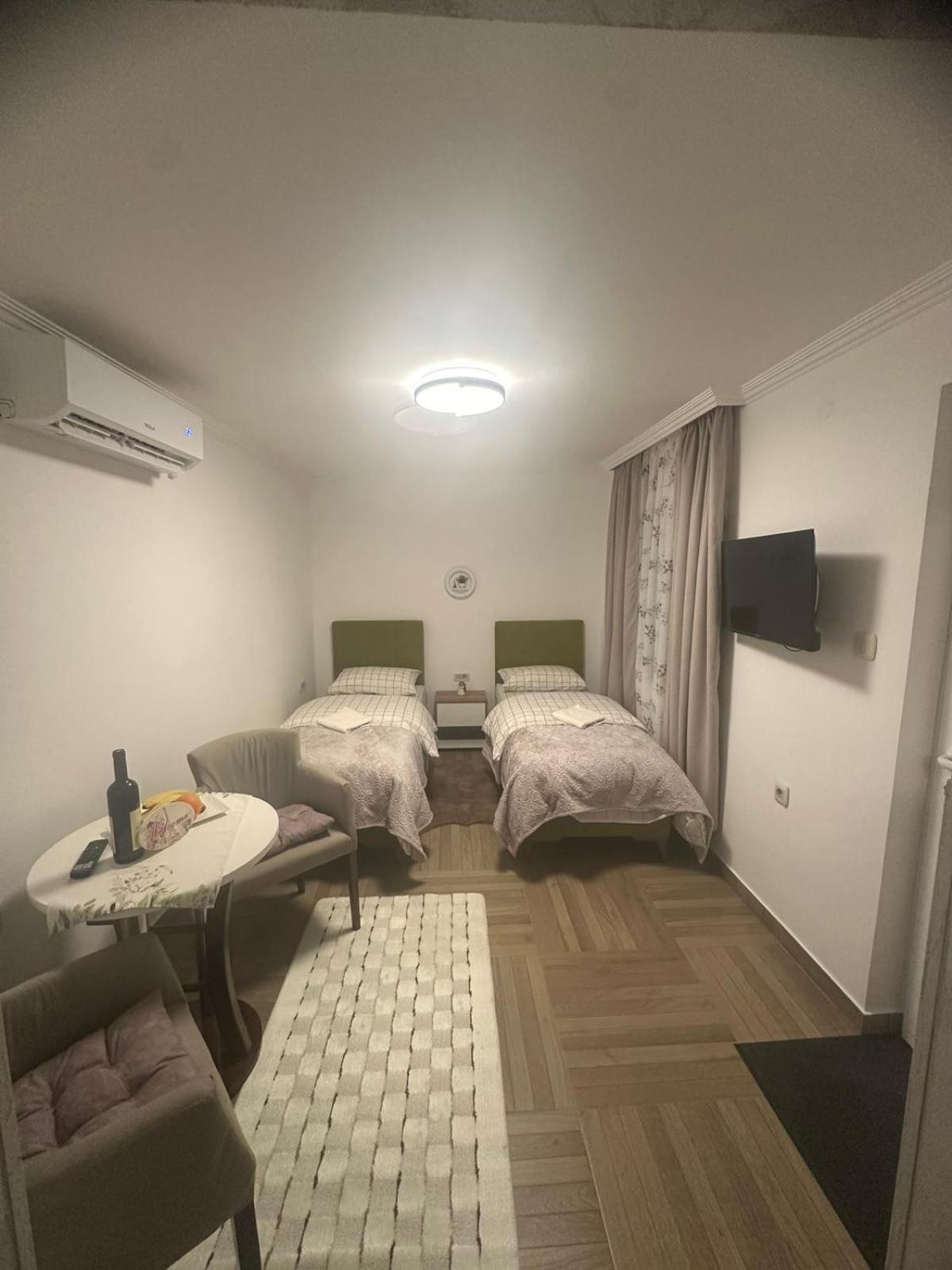 Apartmani Emily & Jully Nikšić Екстериор снимка